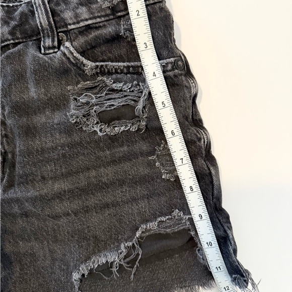 American Eagle Distressed Black Asymmetrical Button Cutoff Denim Shorts - Size 2 - Picture 9 of 10